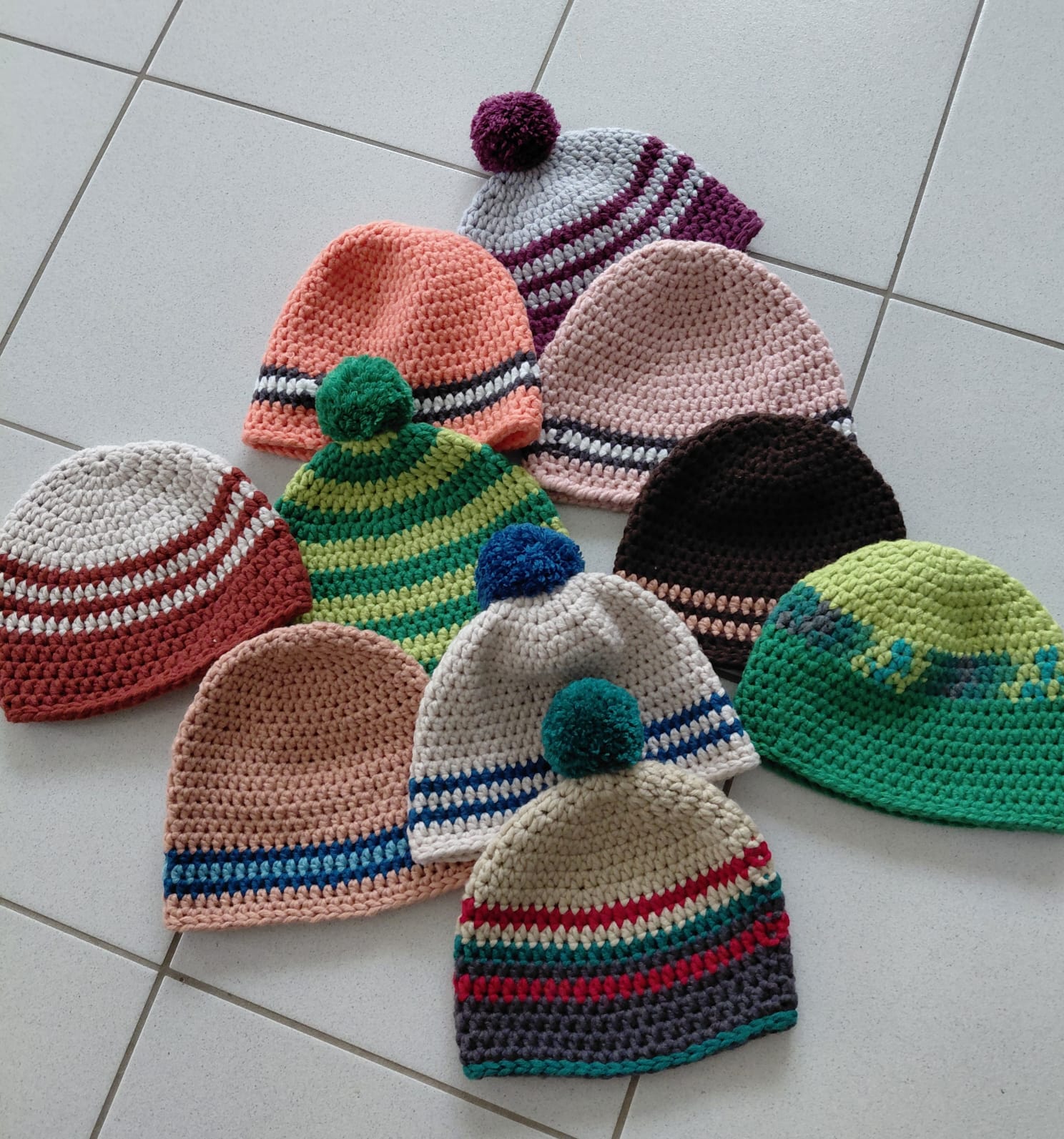 Spende von 10 Mützen für den guten Zweck